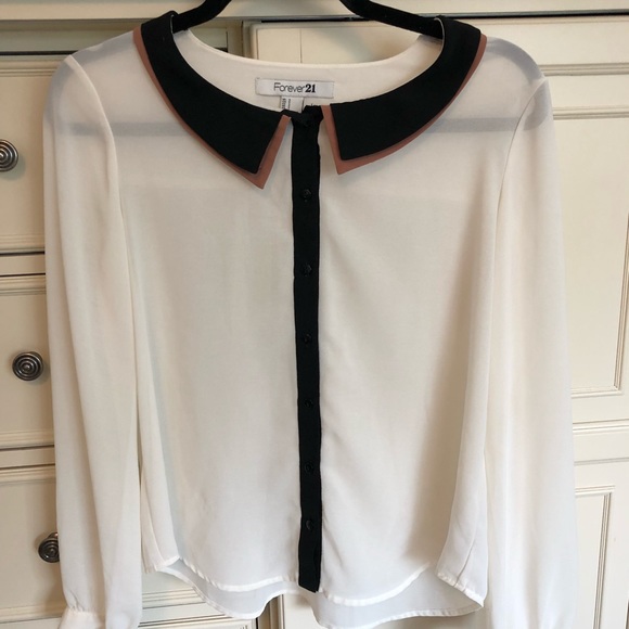 Forever 21 Tops - 🎁2/$20 Forever 21 Peter Pan Collar Top